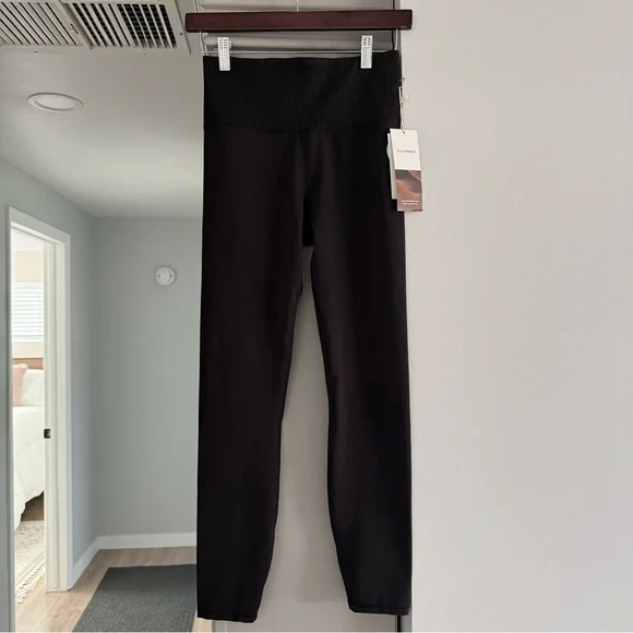 NWT Vuori Black Rib Studio Leggings - Picture 3 of 6